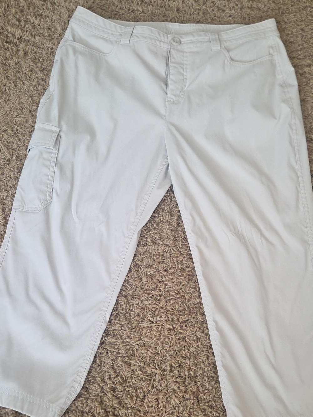 Eddie Bauer Off white womens's Cargo Capri Pants